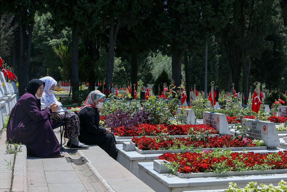 Edirnekapı Şehitliği'nde babalar günü hüznü - Sayfa 5