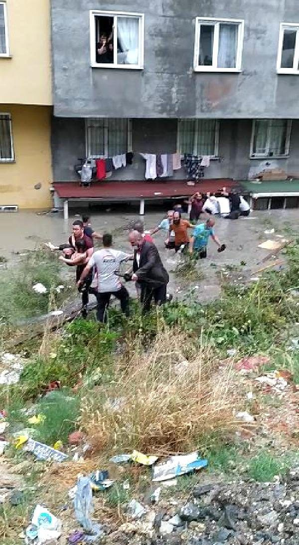 İstanbul'daki sel felaketinden kareler - Sayfa 12