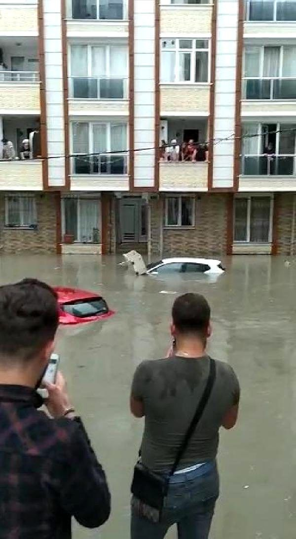 İstanbul'daki sel felaketinden kareler - Sayfa 13