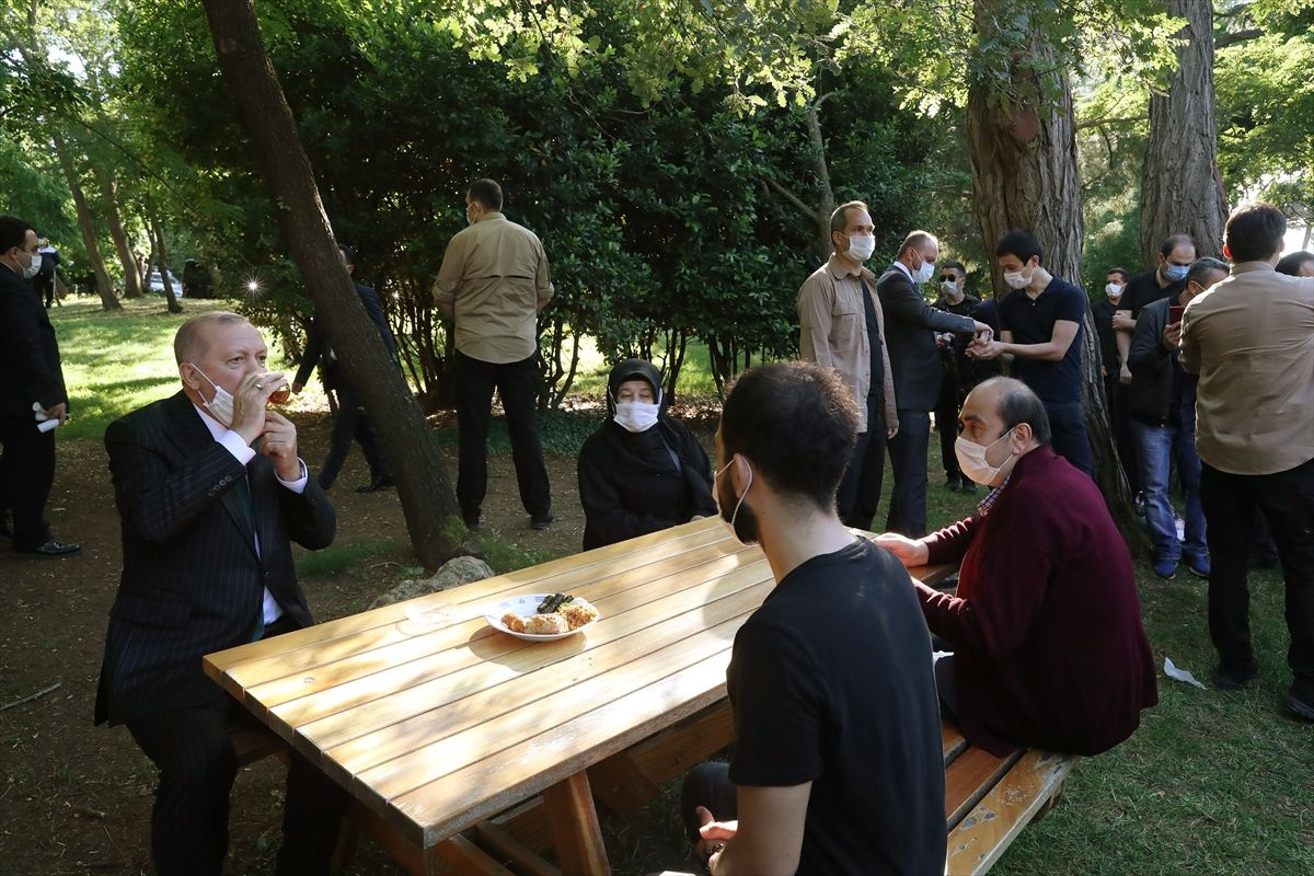 Cumhurbaşkanı Erdoğan parkta vatandaşla buluştu - Sayfa 3