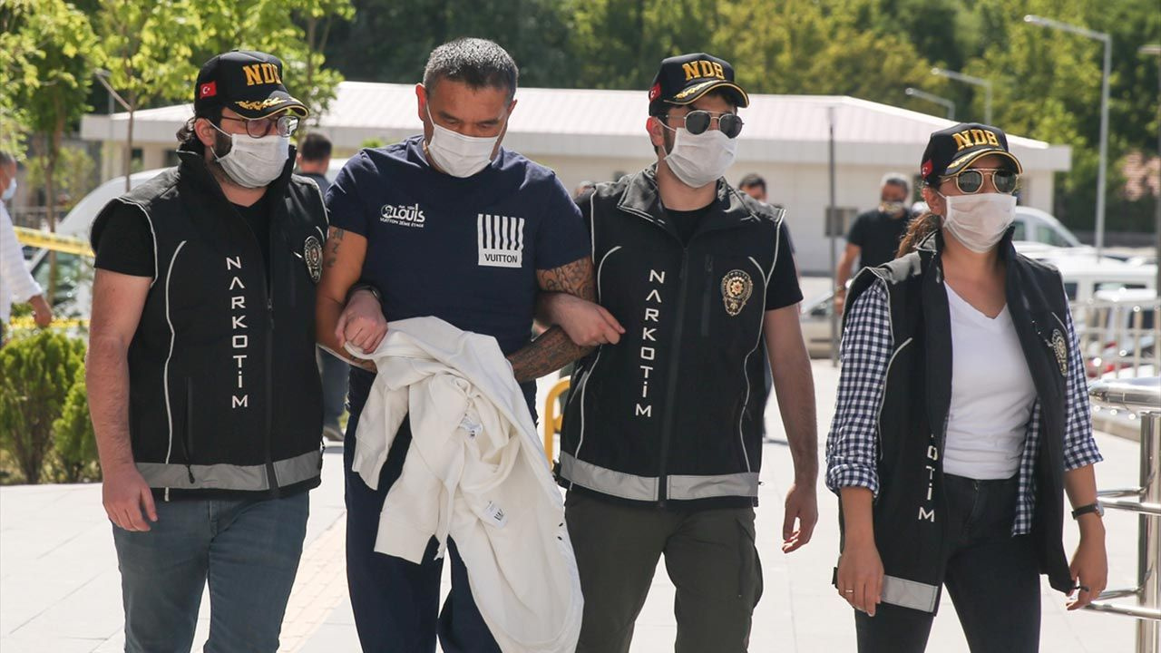 Bataklık Operasyonu'ndan çıkanlar: Lüks araçlar, para, altın, kılıçlar, silahlar... - Sayfa 8