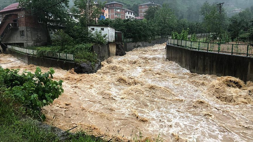 Trabzon'da korkutan sel ve heyelan felaketi nedeniyle 8 mahalleye ulaşım yok - Sayfa 11