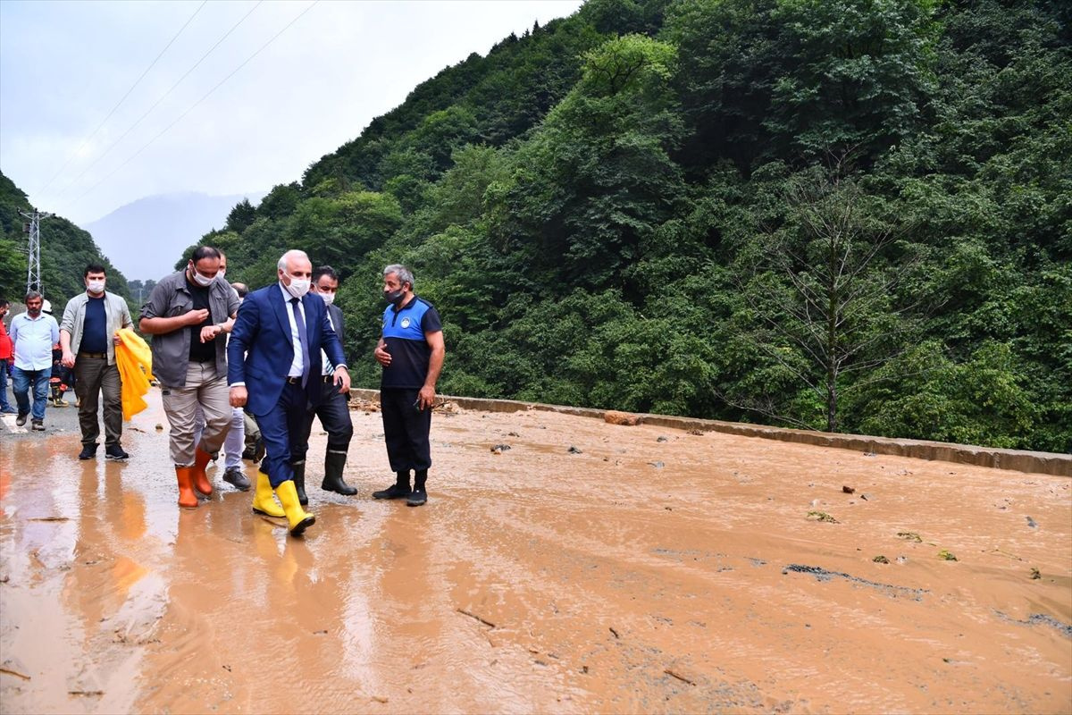 Trabzon'da korkutan sel ve heyelan felaketi nedeniyle 8 mahalleye ulaşım yok - Sayfa 1