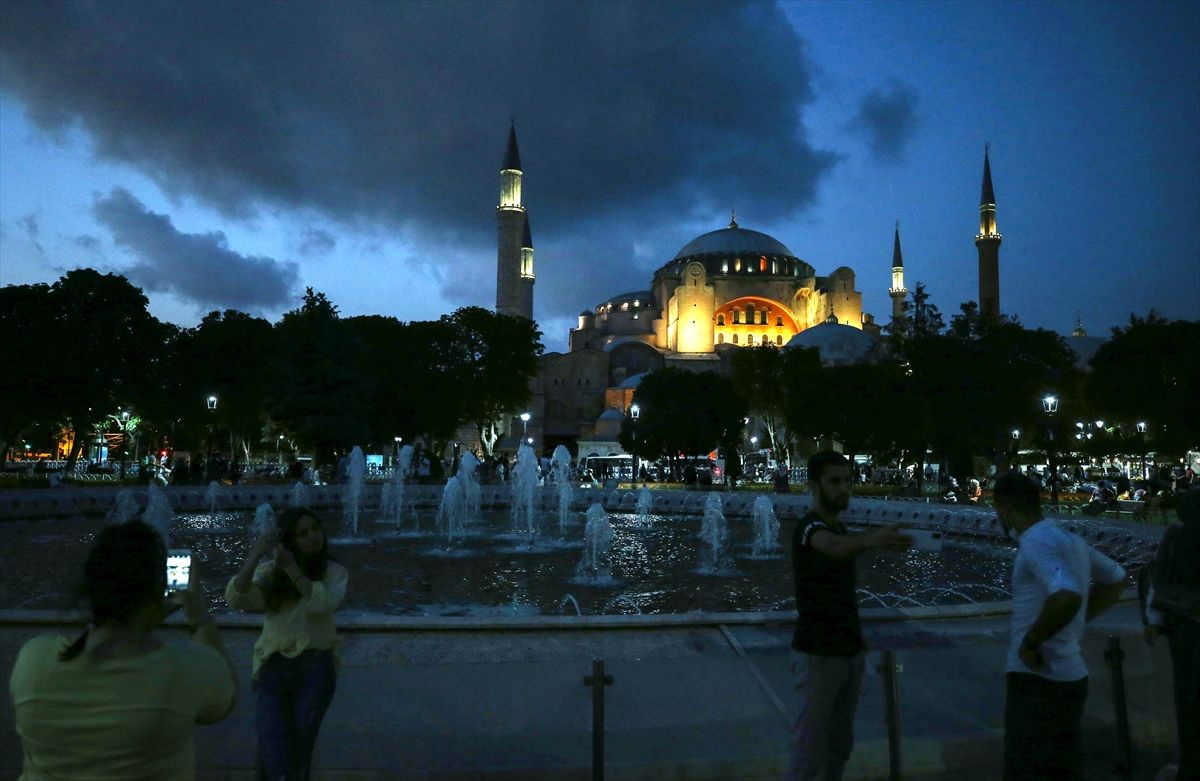 Ayasofya Camii vatandaşın ilgi odağı oldu - Sayfa 11