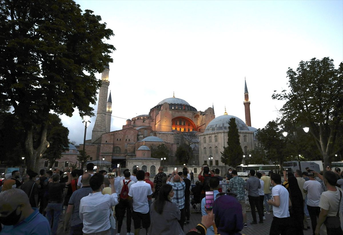 Ayasofya Camii vatandaşın ilgi odağı oldu - Sayfa 2
