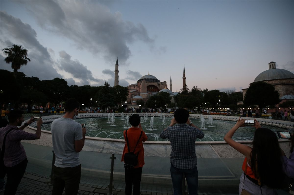 Ayasofya Camii vatandaşın ilgi odağı oldu - Sayfa 6