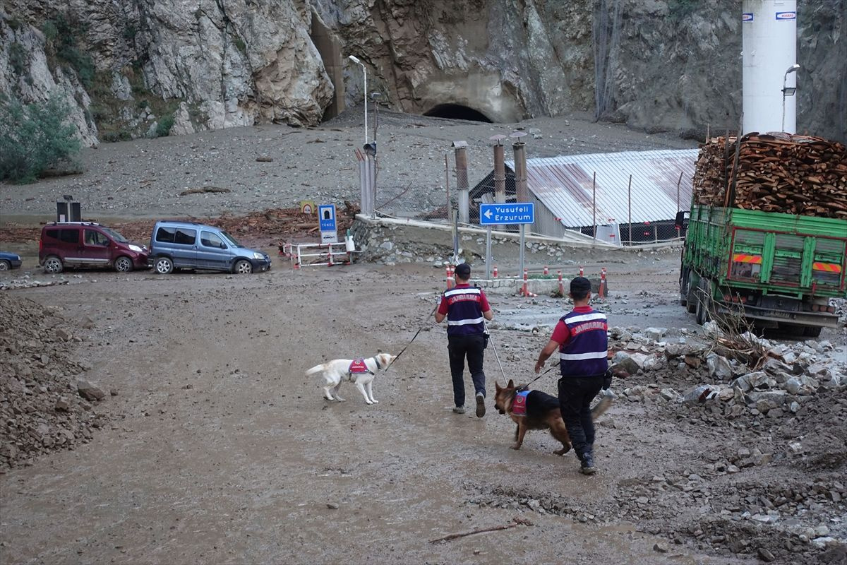 Artvin-Erzurum yolu kapandı, bir kişi öldü - Sayfa 5