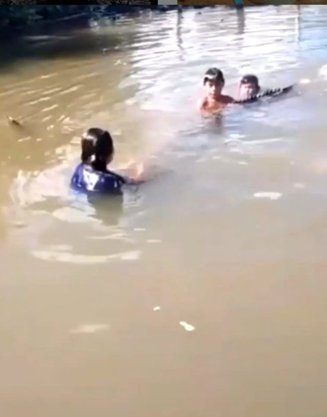 Timsahla oynayan 4 çocuk görenleri korkuttu - Sayfa 5