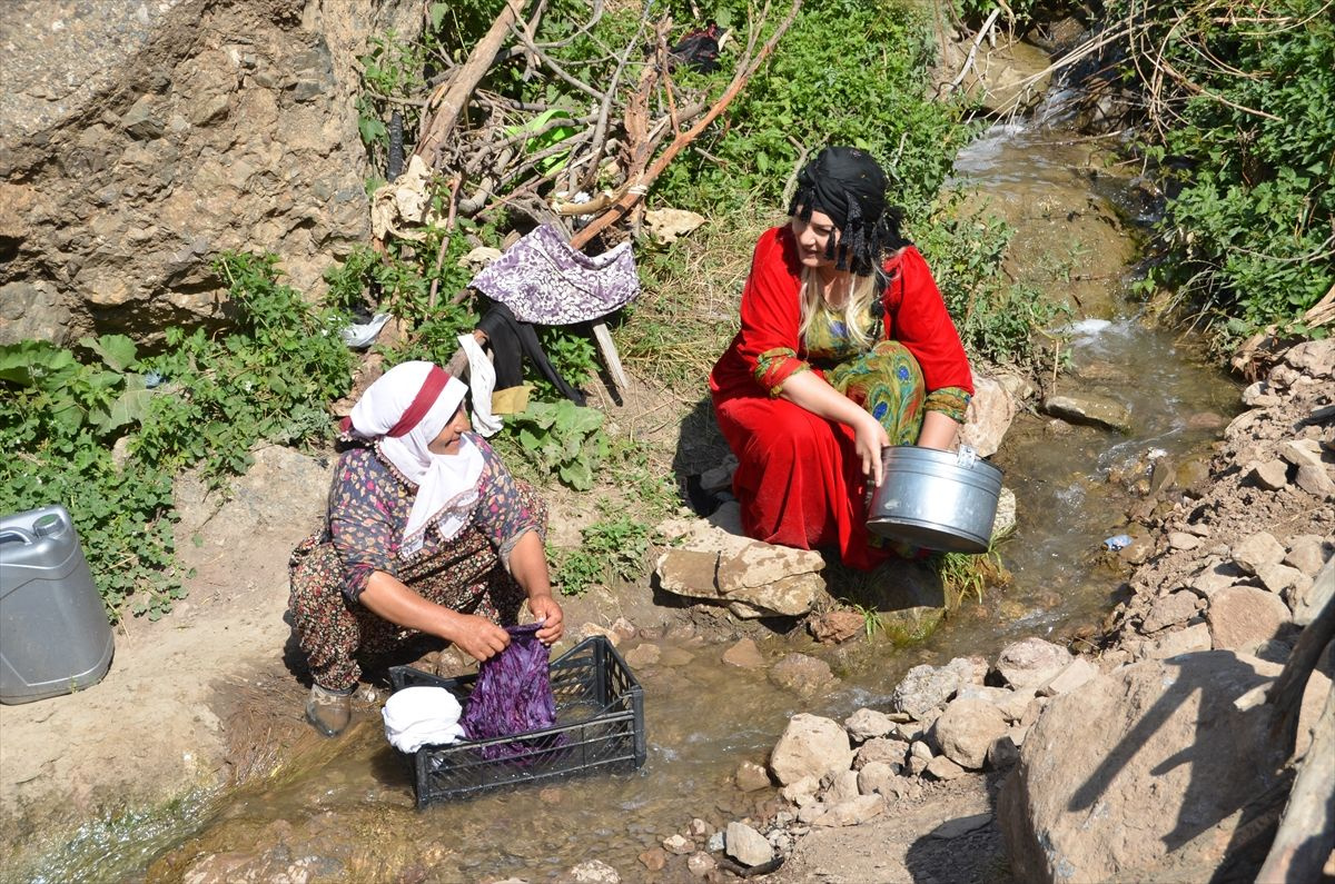 Alime Öğretmen Hakkari'nin dağ köylerinde mutluluğu buldu - Sayfa 13