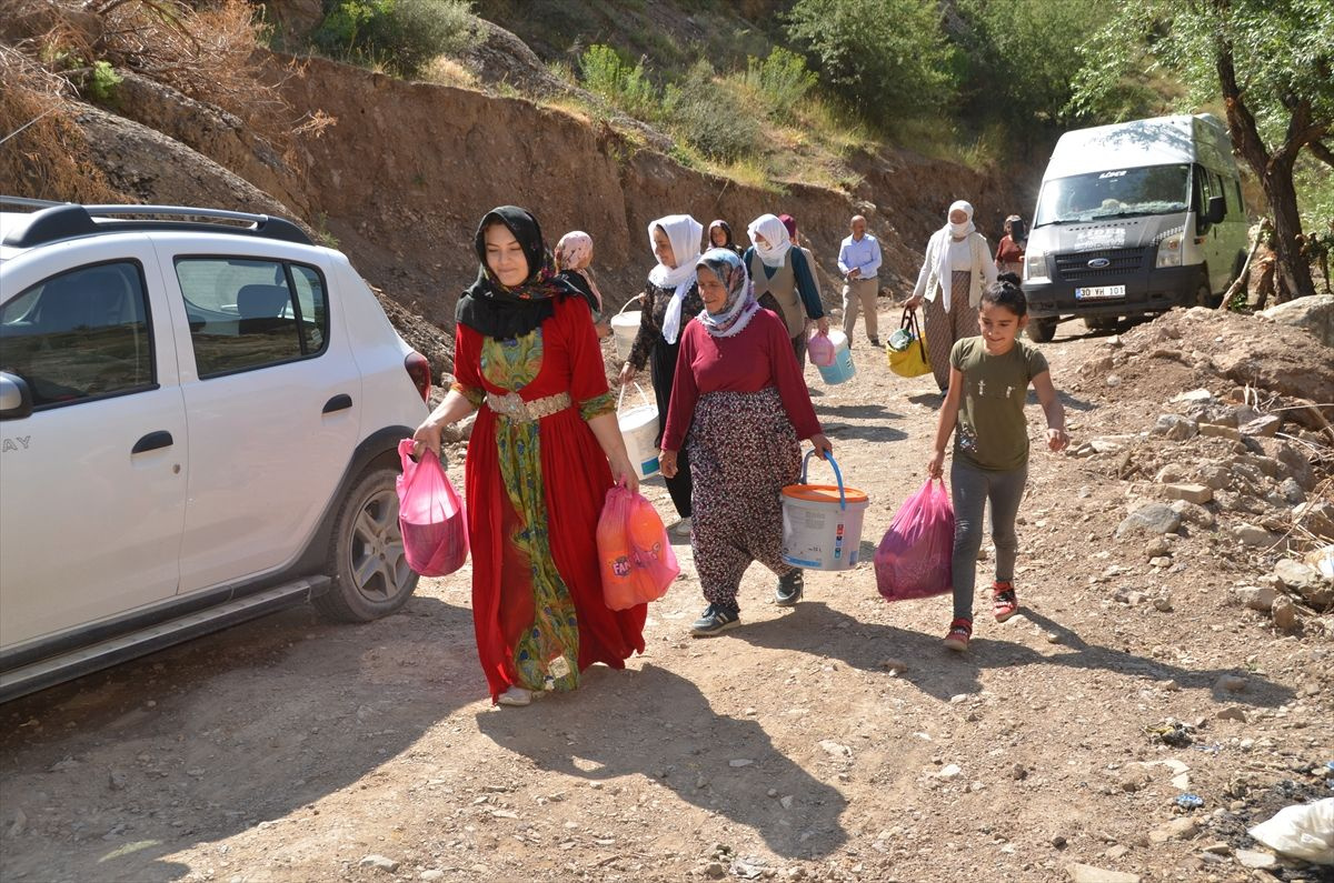 Alime Öğretmen Hakkari'nin dağ köylerinde mutluluğu buldu - Sayfa 14