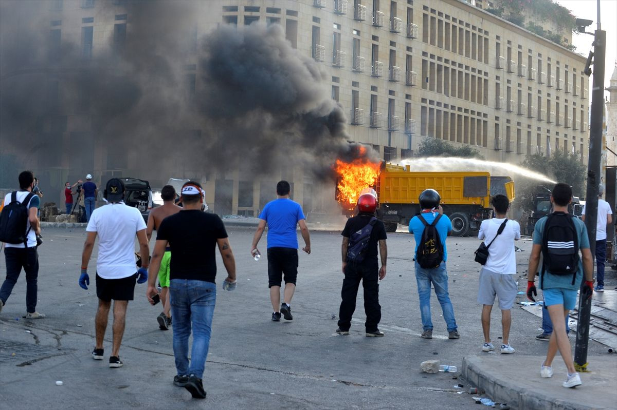 Lübnan'da protesto gösterilerinde kan aktı - Sayfa 12