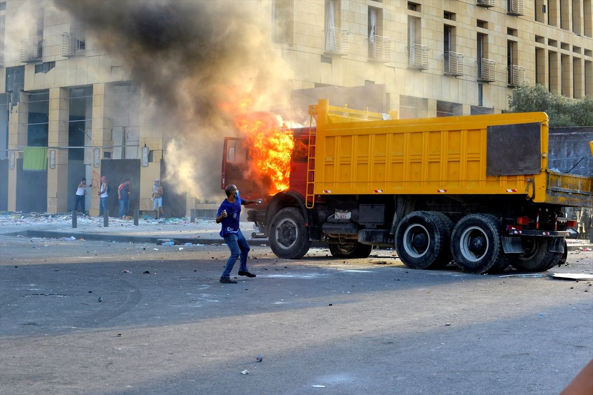 Lübnan'da protesto gösterilerinde kan aktı - Sayfa 13