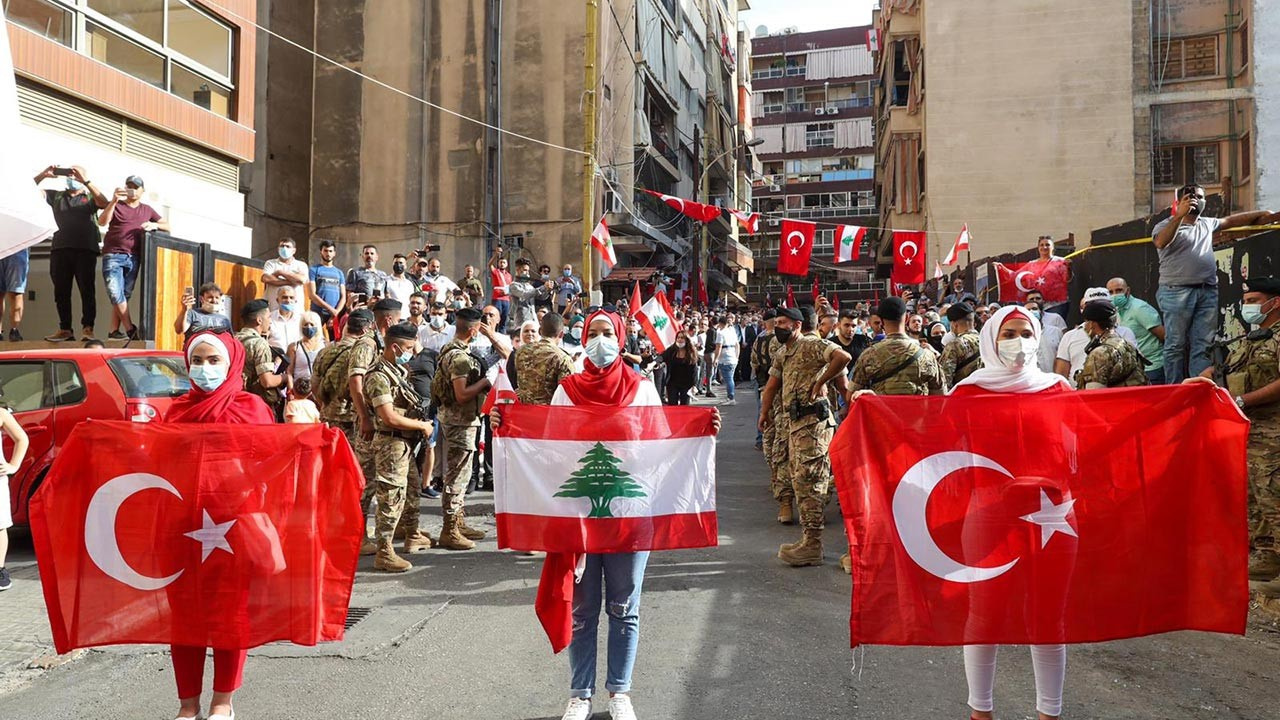 Beyrut sokaklarında Türkiye lehine sloganlar