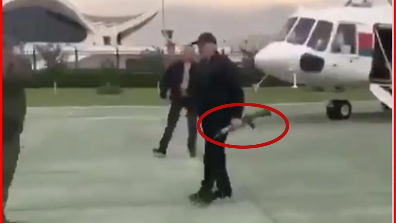 Lukaşenko elinde silahla görüntülendi