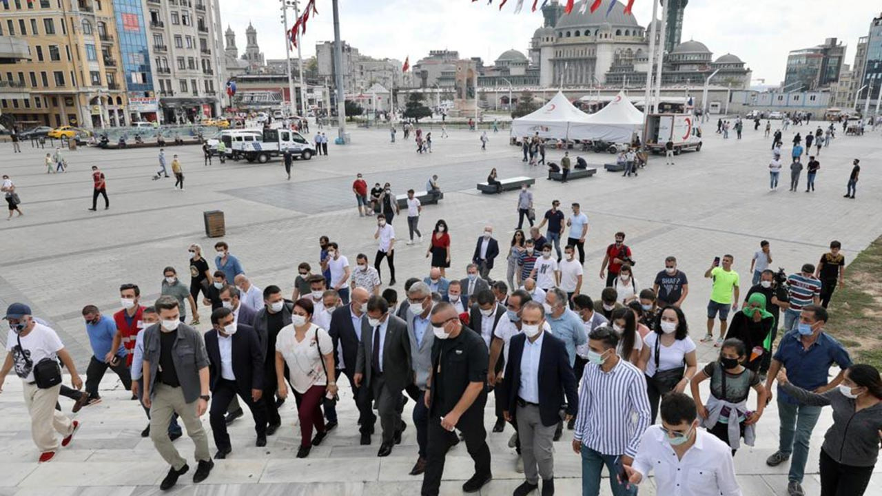 Yeni bitmiş Taksim Meydanı'nı yıkıp yeniden yapmak