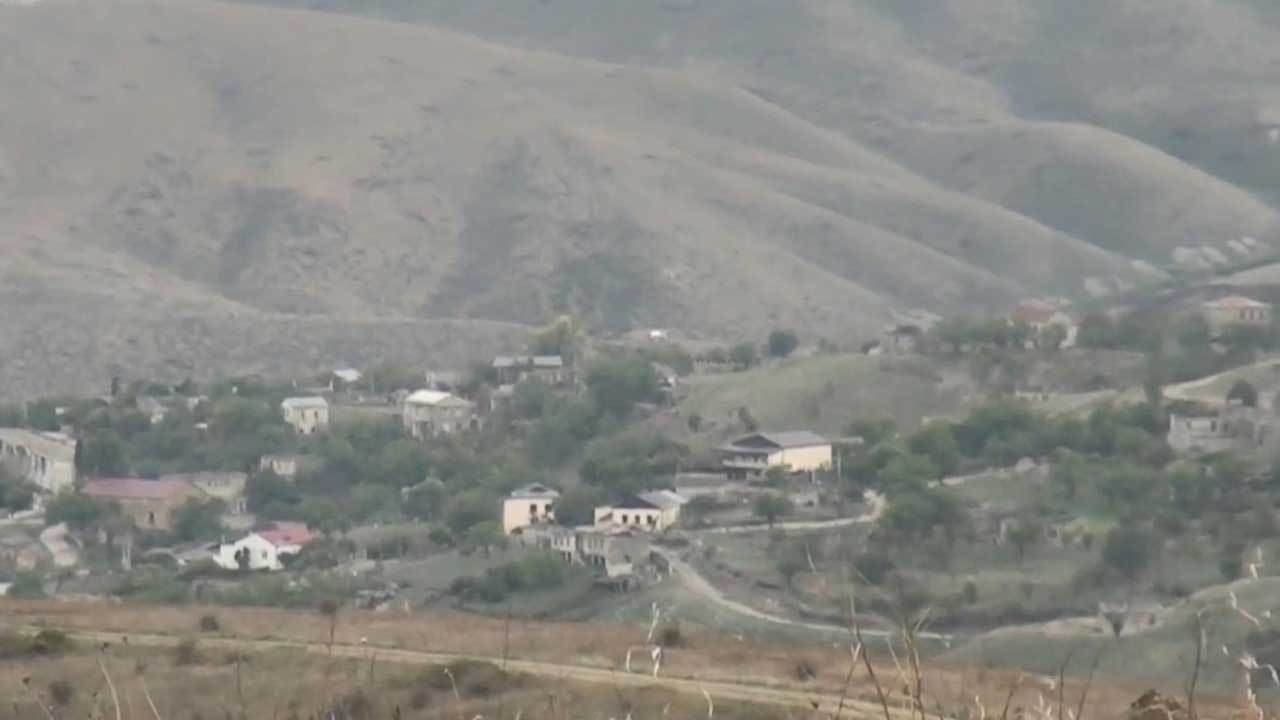 Ermenistan Azeri köylerini bombalamaya başladı