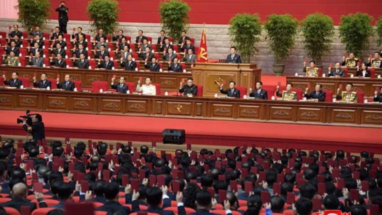 7 bin kişi dip dibe oturdu ne maske ne mesafe - Sayfa 12