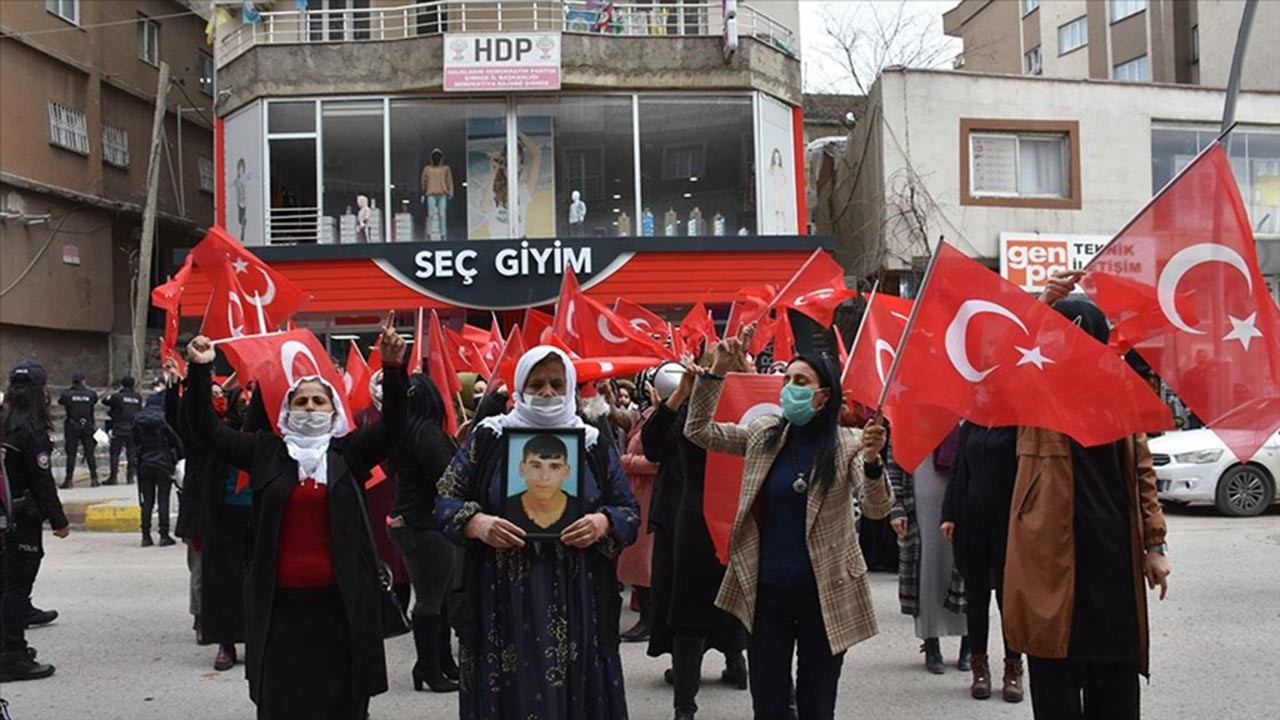 Şırnaklı anneler HDP önünde eylem yaptı