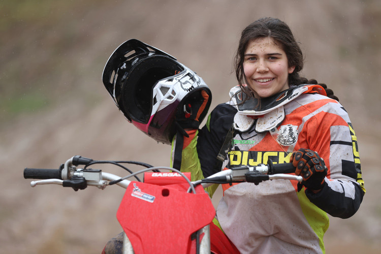 Motokrosta şampiyonasında ilk Türk kadın