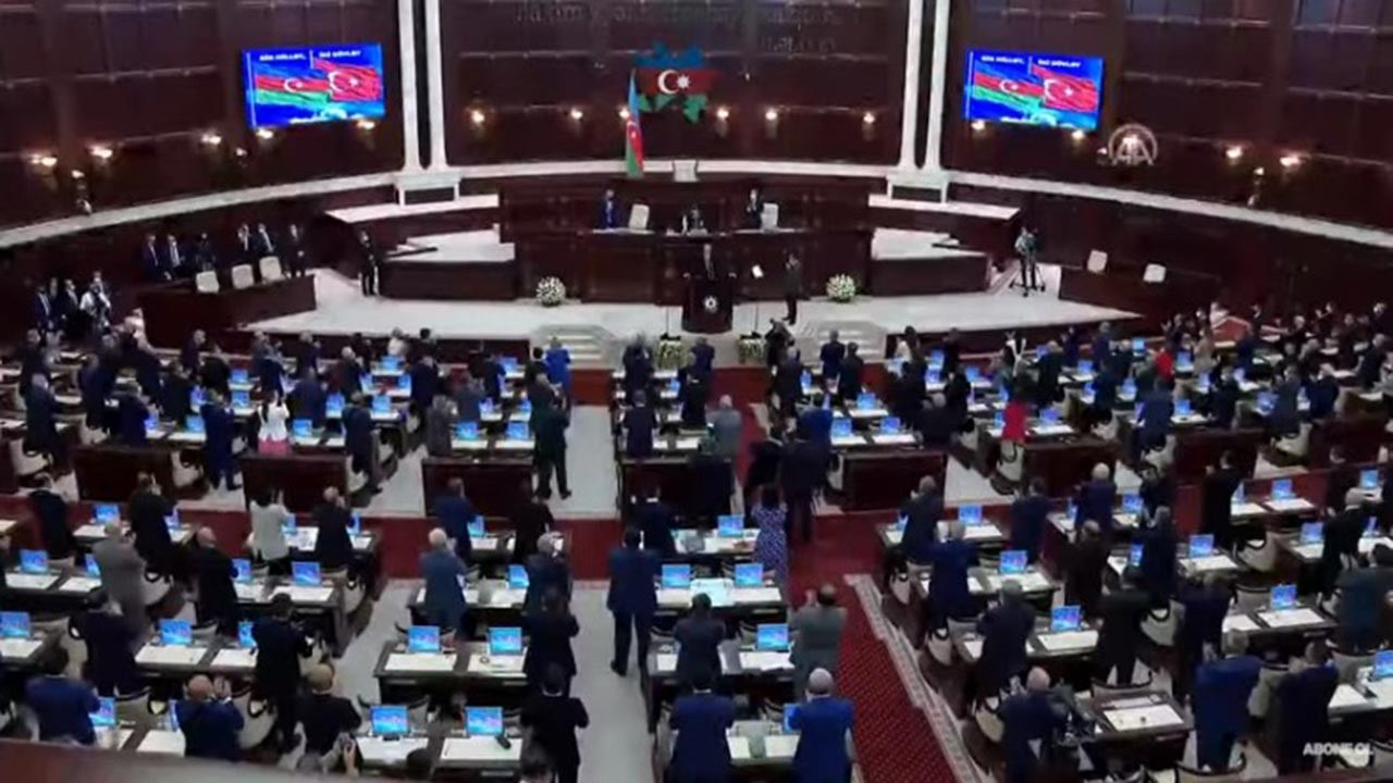 Azerbaycan meclisi