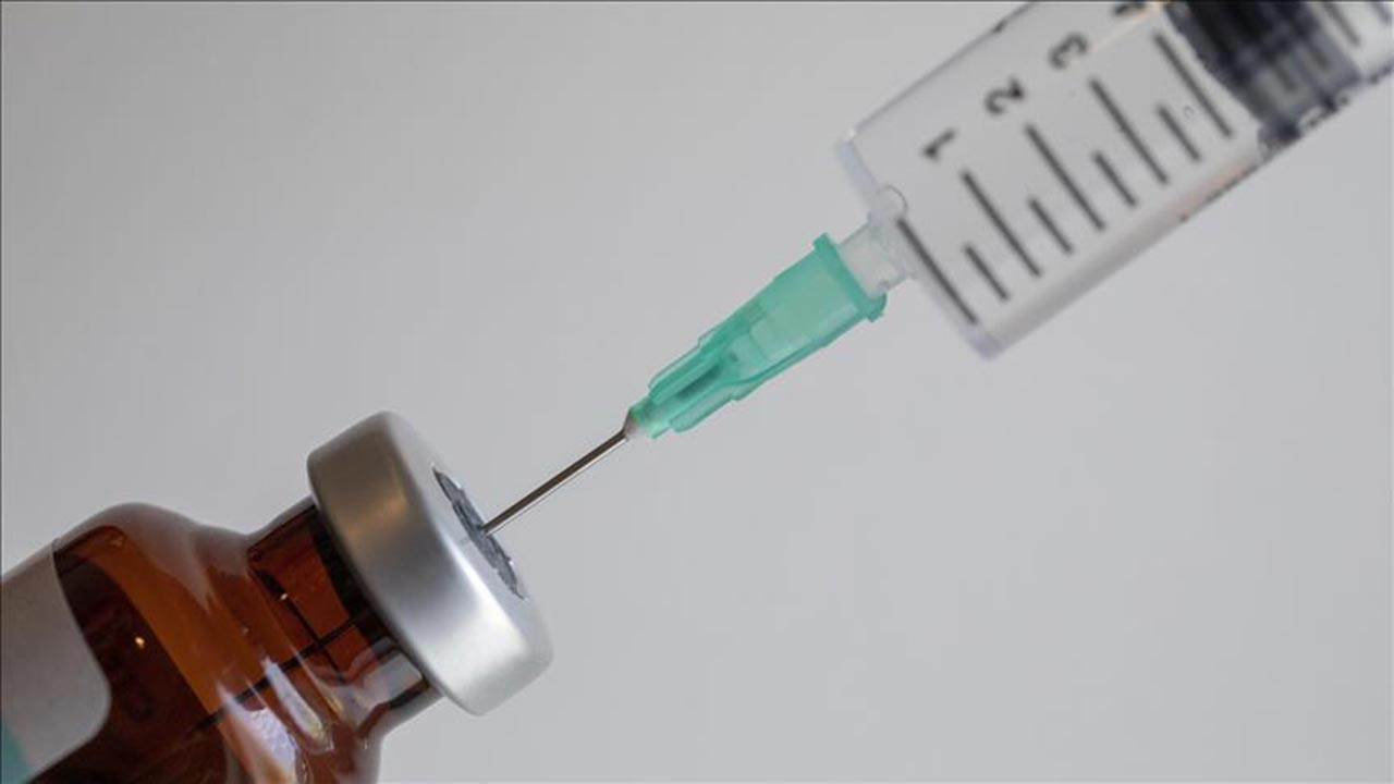 Türkiye'de sadece koronavirüs aşısı nedeniyle şu ana kadar öldüğü belirtilen herhangi bir ölüm vakası yok. 