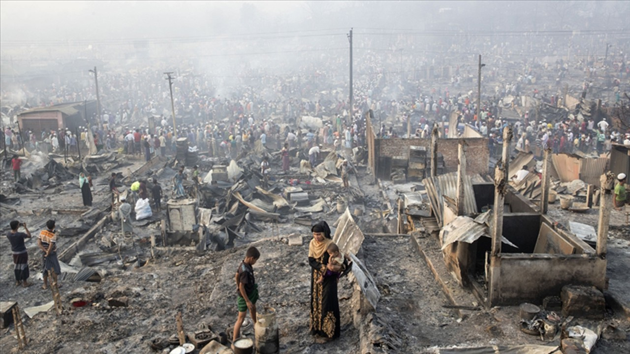 Arakanlıların kampında yangın çıktı