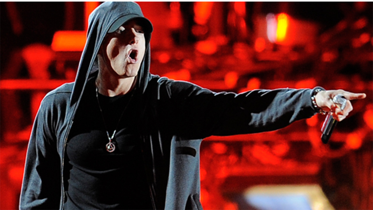 Eminem neden kaburgalarını aldırdı?