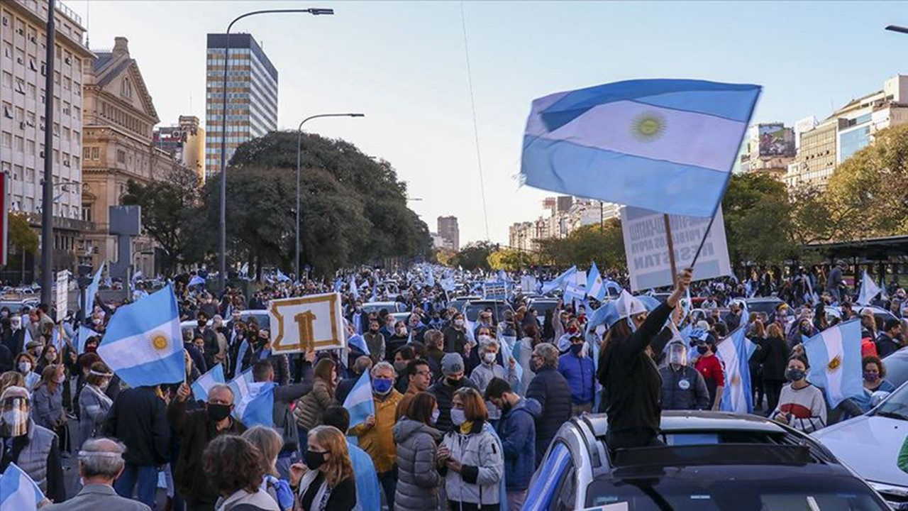 Arjantin halkı IMF ile anlaşmayı protesto ediyor