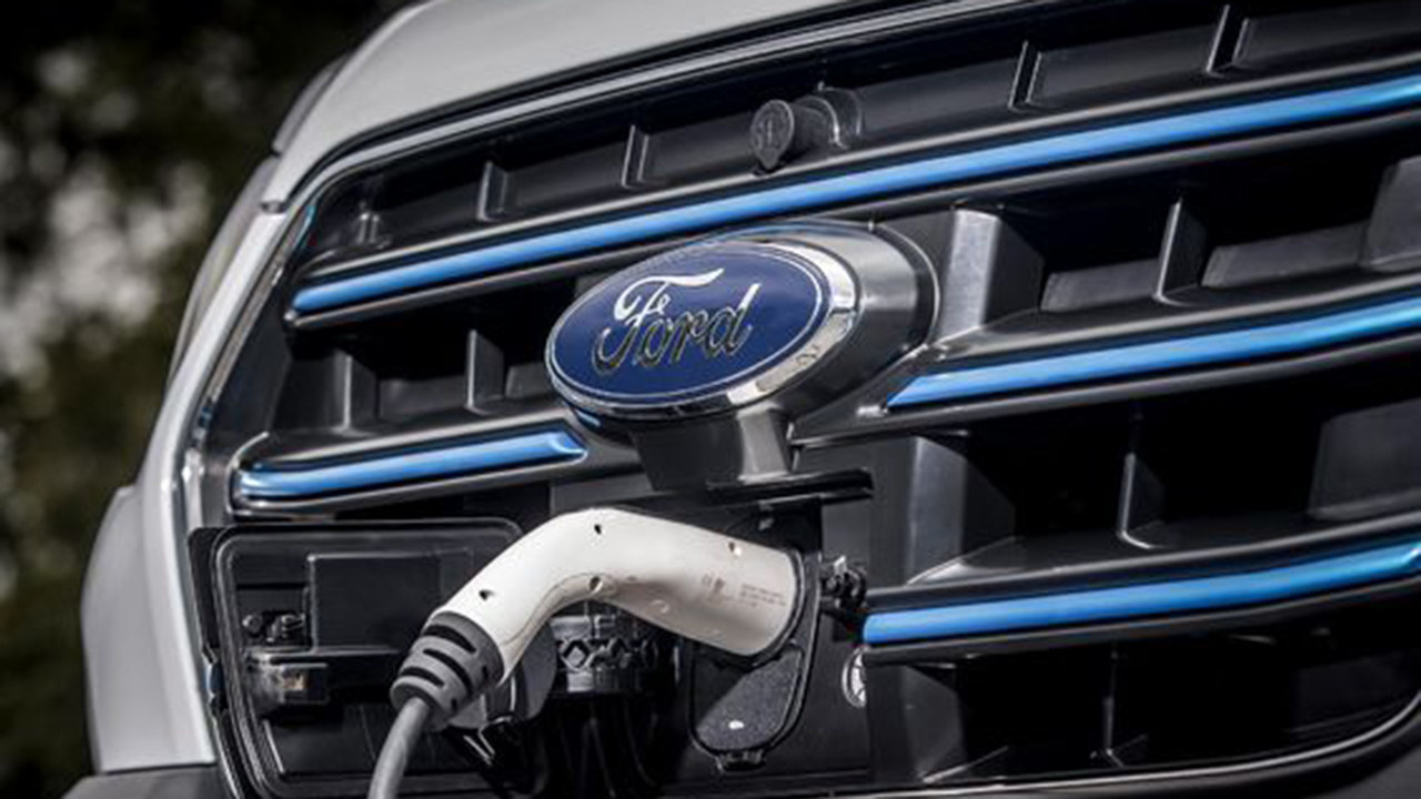 Ford Transit ilk elektrikli minibüslerini üretti
