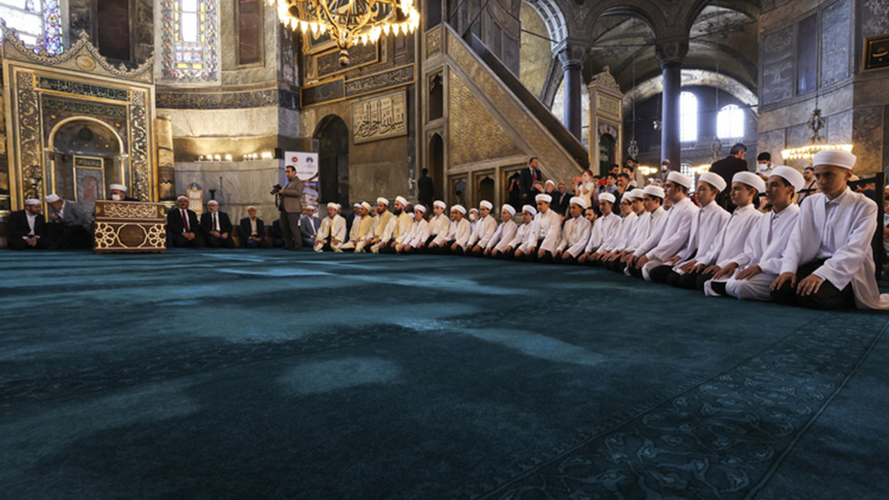 Ayasofya Camii'nde hafızlık icazet töreni