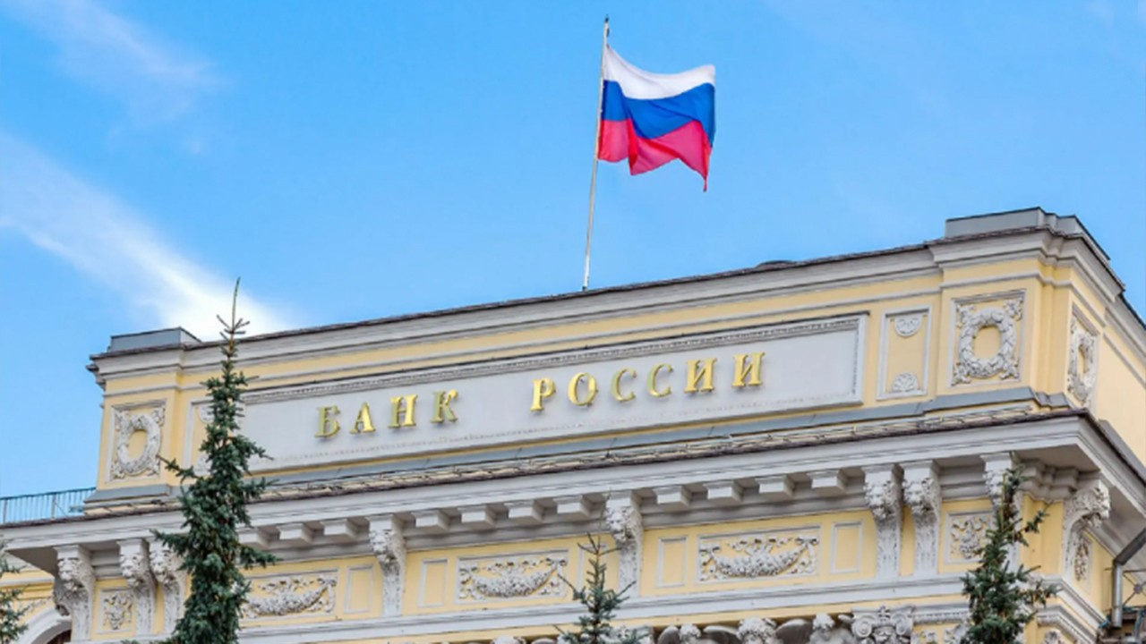 Rusya Merkez Bankası faizleri 400 puan düşürdü