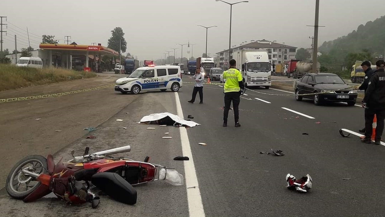Düzce'de TIR motosiklet kazası, bir ölü