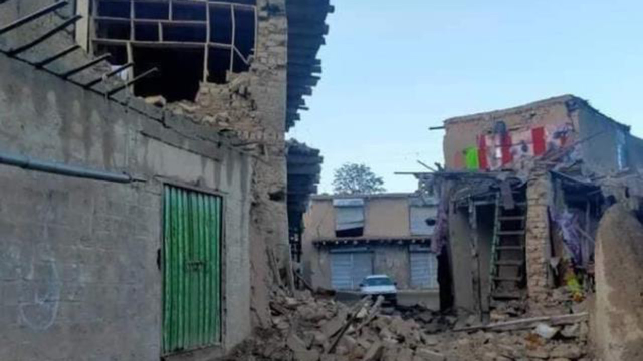 İran ve Afganistan'da peş peşe depremler