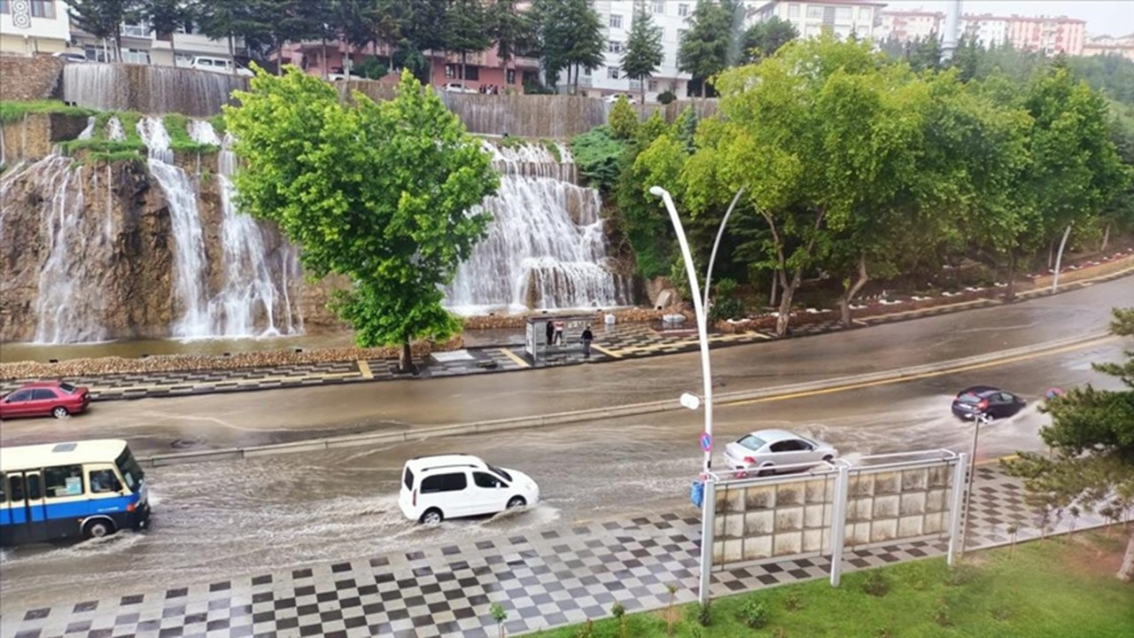 Ankara'daki sel ve su taşkınları, bir kişi öldü
