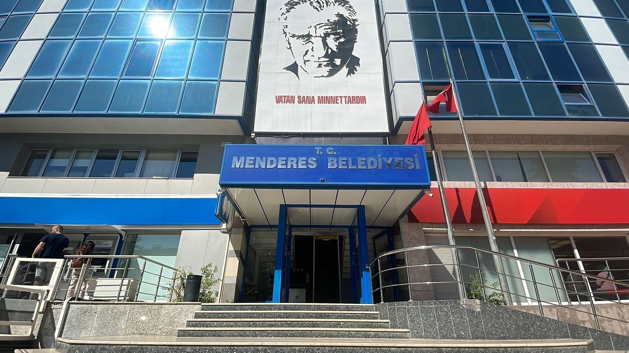 İzmir Menderes Belediyesinde yolsuzluk operasyonu