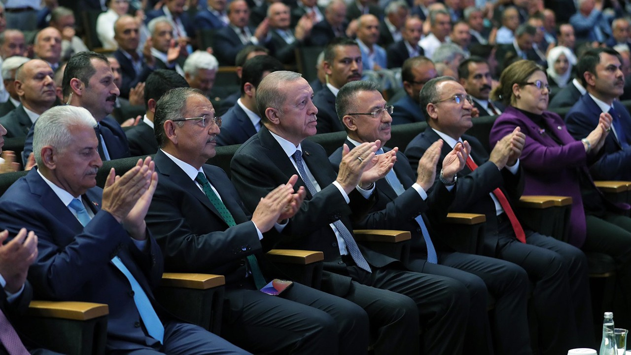 Cumhurbaşkanı Erdoğan eski başkanları topladı