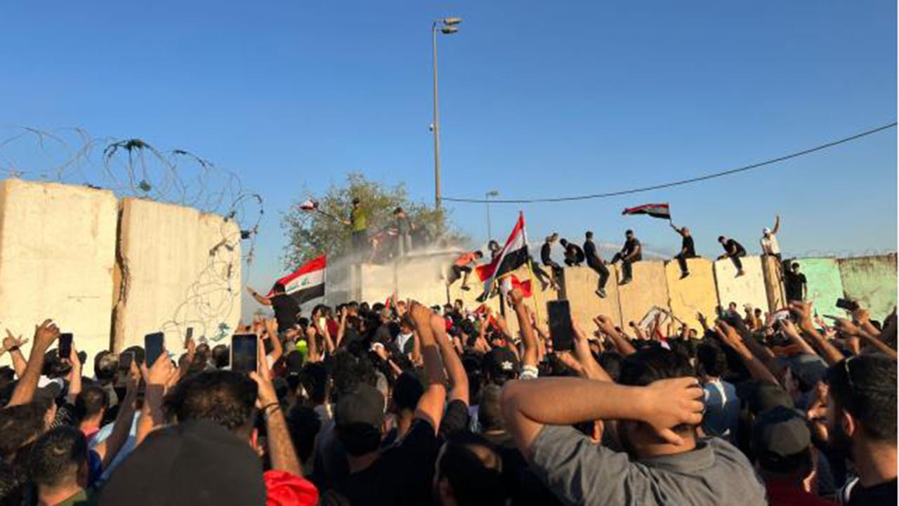 Irak son dakika olaylar çıktı: Göstericiler Meclis binasına girdi