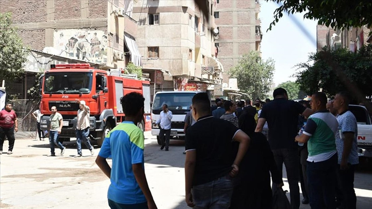 Kahire'de kilise yangını en az 40 ölü var