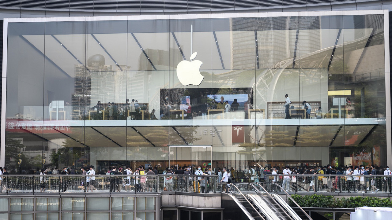 iPhone 14 Çin'de 'sokaklara' düştü