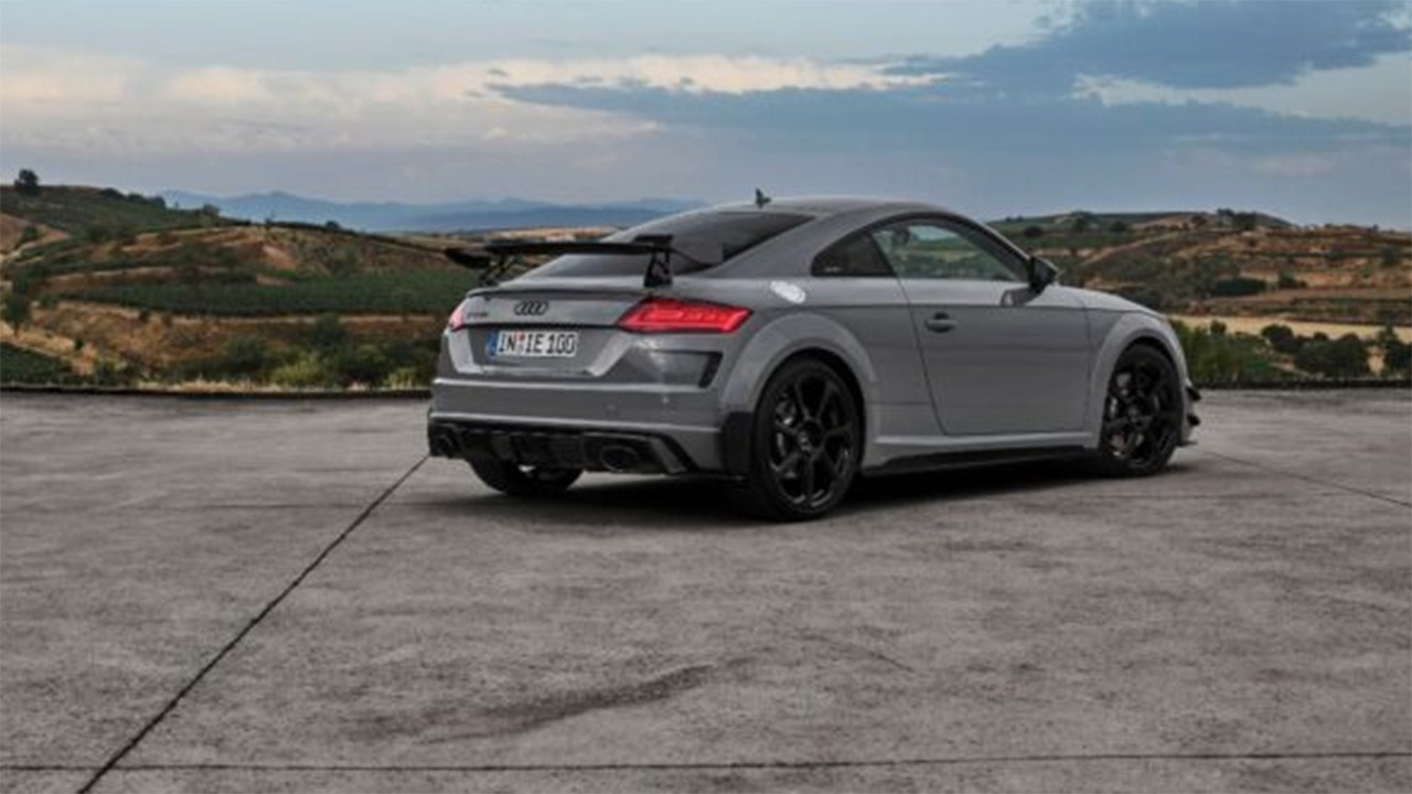Audi'den çok özel araba: Audi TT RS Coupé Iconic Edition2, sadece 100 tane üretecek