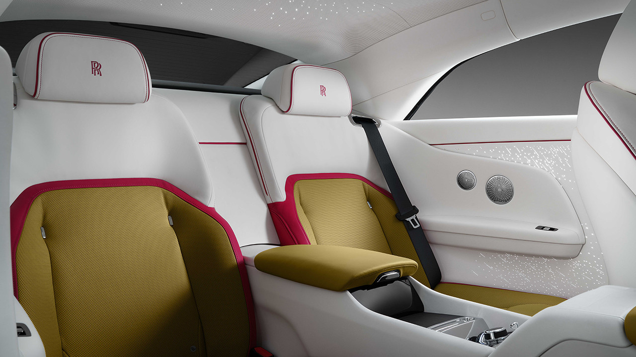 Rolls-Royce elektrikli arabasını tanıttı