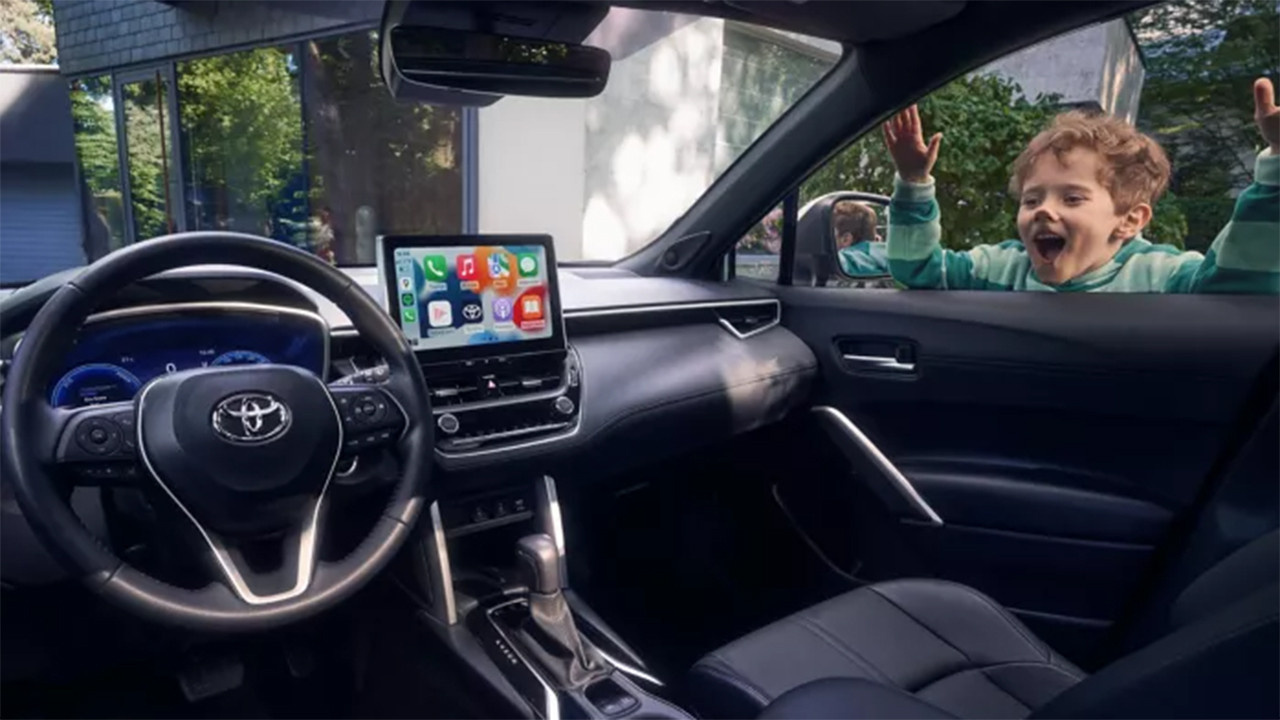 Toyota Corolla Cross Hybrid fiyat ve özellikleri bakımından dikkat çekiyor