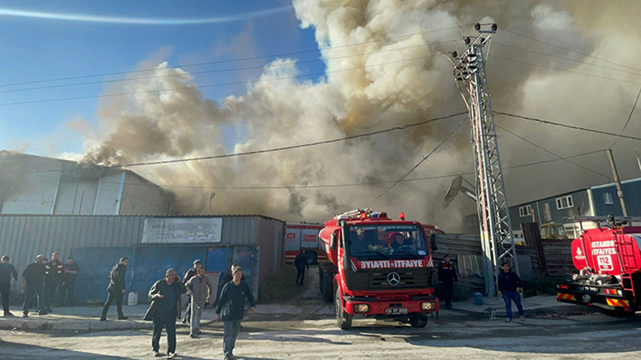 İstanbul son dakika yangın haberi: Sultangazi'de fabrikada yangın çıktı