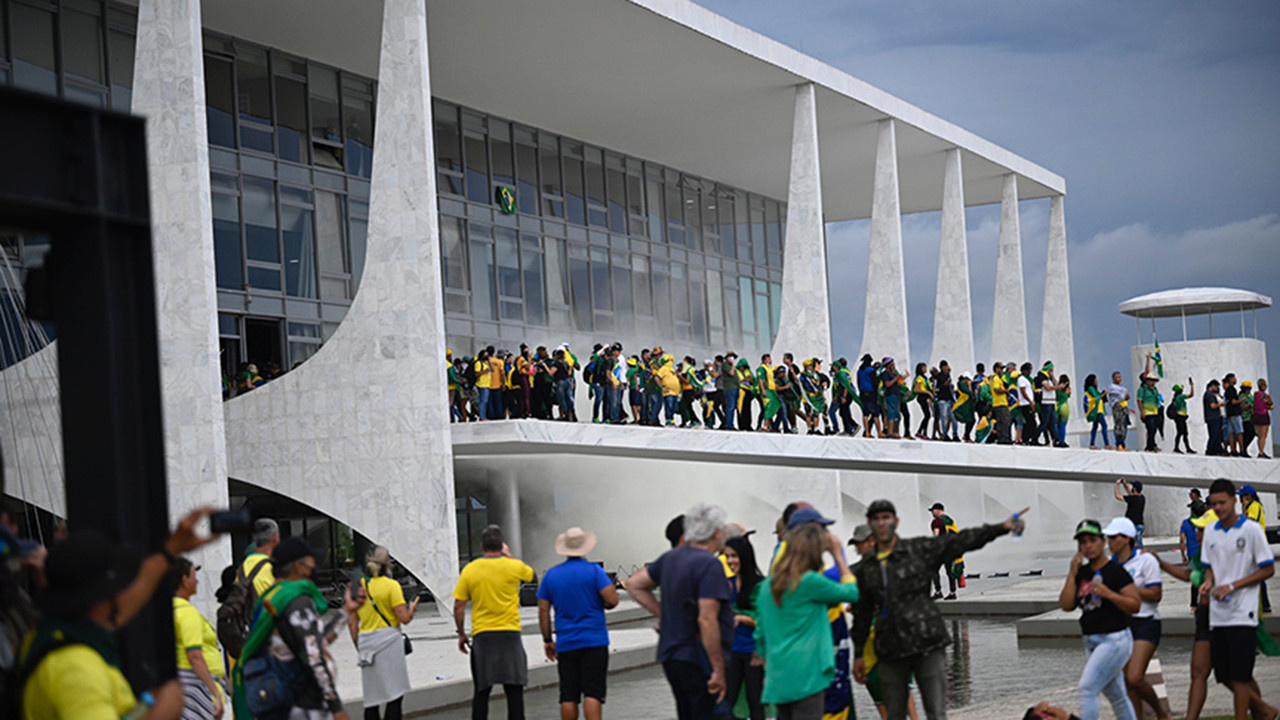 Brezilya kongre binası baskınını tartışıyor