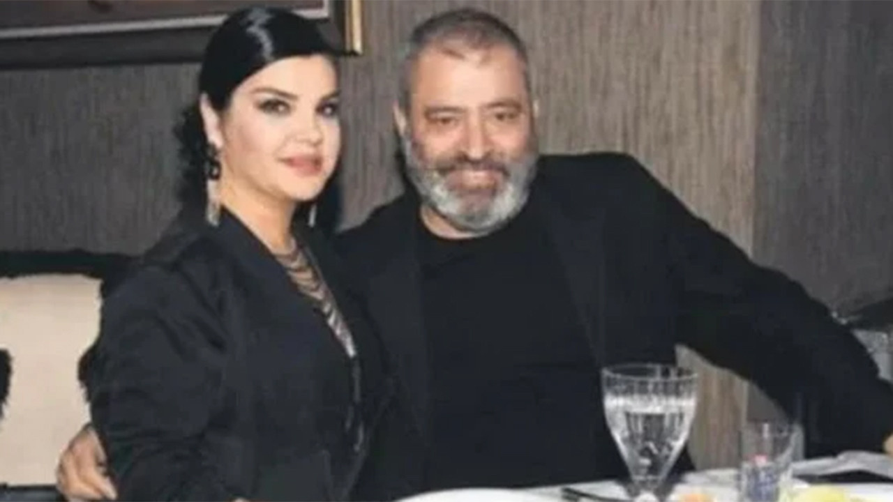 Şarkıcı Elif Karlı'nın eşi Cengiz Karlı, dün gece cezaevinde hayatını kaybetti. Avukatları, rahatsızlanması üzerine iki kere hastaneye götürülen Karlı'nın cezaevine dönerken sabaha karşı ring aracında yaşamını yitirdiğini belirterek, sorumlular hakkında hukuki yollara başvuracaklarını duyurdu. “Birden fazla kişi ile birlikte yağma”, “suç işlemek amacıyla kurulan örgüte üye olma” ve “cebir tehdit ve hile kullanarak kişiyi hürriyetinden yoksun kalma” iddiasıyla Sarallar operasyonu kapsamında tutuklanan Cengiz Karlı, 7 aydır Tokat Cezaevi'nde bulunuyordu. Karlı, 2022'nin Temmuz ayında görülen duruşmada bypass ameliyatlı olduğunu, kalp ve böbrek yetersizliği olduğunu söyleyerek,