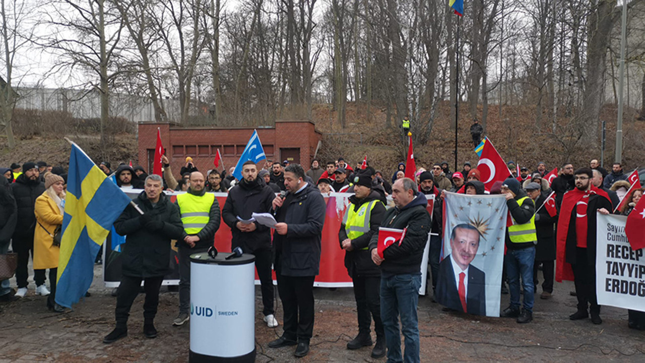İsveç'teki provokasyon protesto edildi