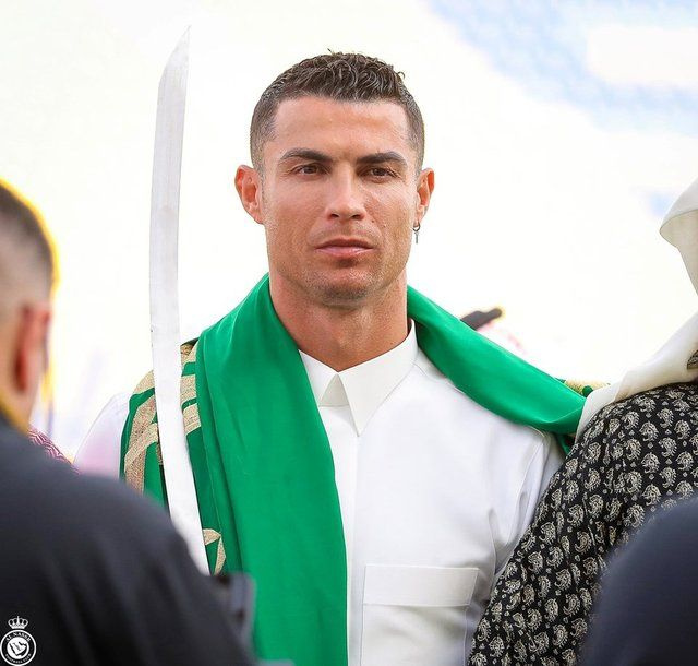 Ronaldo'yu kılıçla görenler şaşırdı - Sayfa 8