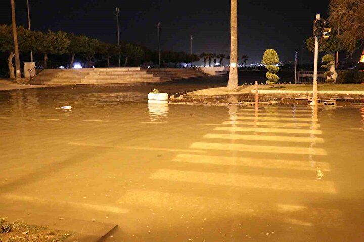 İskenderun'da deprem sonrası deniz suları yükseldi - Sayfa 12