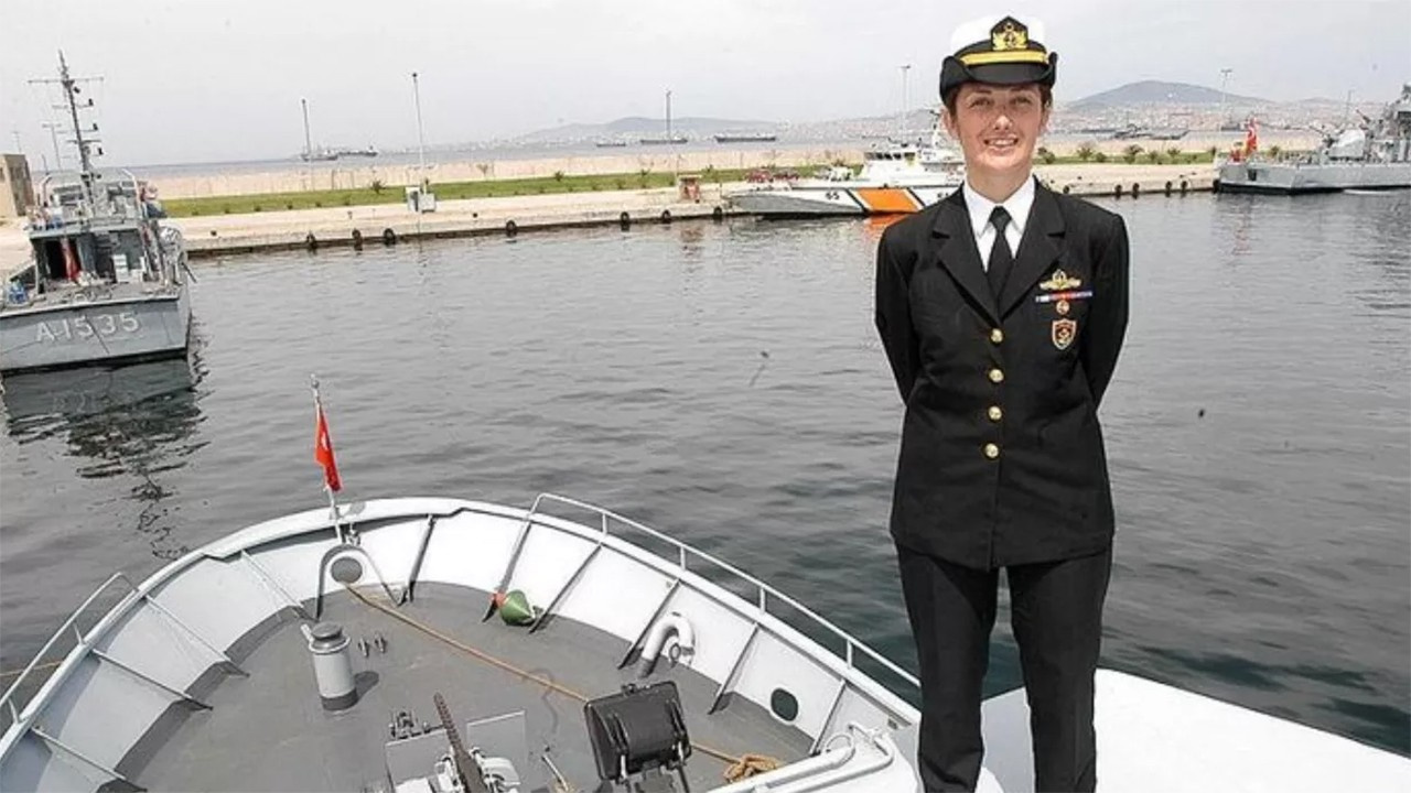 Gökçen Fırat Türkiye'nin ilk kadın amirali oldu