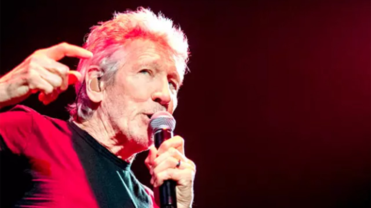 Pink Floyd üyesi Roger Waters sahneye Filistin bayrağıyla çıktı